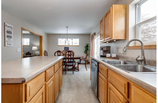 6975 Silver Dawn Drive, Madison, WI 53718