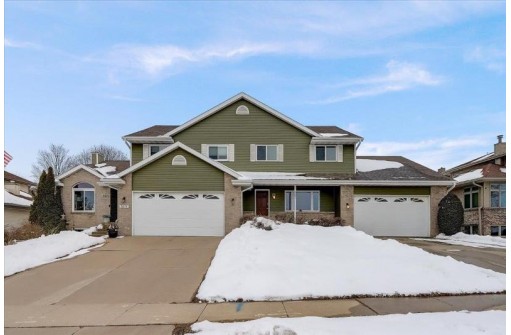 5881 Woodland Dr, Waunakee, WI 53597