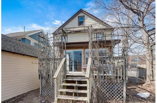 2421 E Dayton, Madison, WI 53704