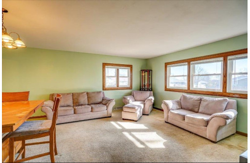 1109 Fairchild St, Sun Prairie, WI 53590