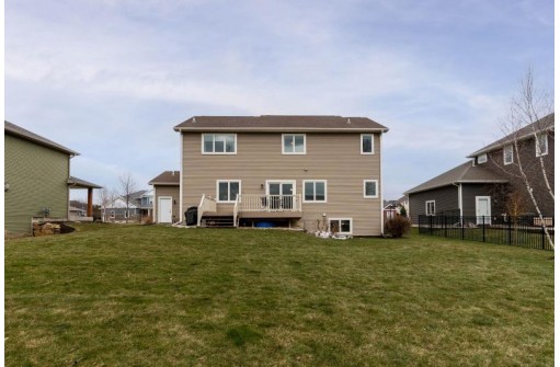 633 Prairie Grass Rd, Oregon, WI 53575