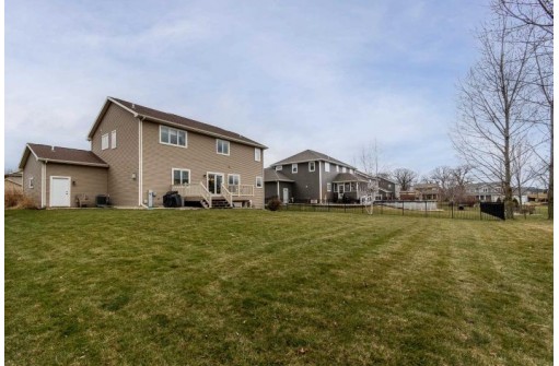 633 Prairie Grass Rd, Oregon, WI 53575