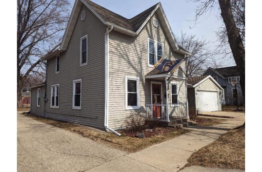 407 Jackson St, Sauk City, WI 53583