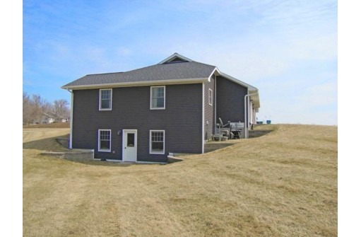 2417 Hidden Ln, Platteville, WI 53818