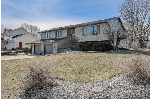 1545 Locust Lane, Prairie Du Sac, WI 53578