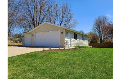 6698 Charlie Grimm Road, Windsor, WI 53598