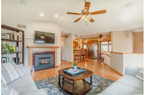 5102 Bluestem Way, Madison, WI 53704