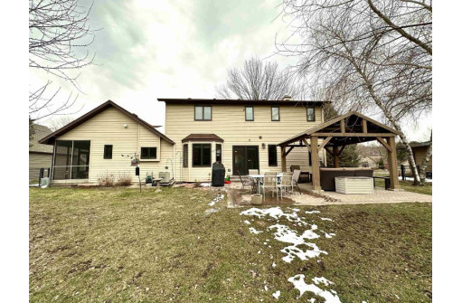 5104 Valley Dr, McFarland, WI 53558