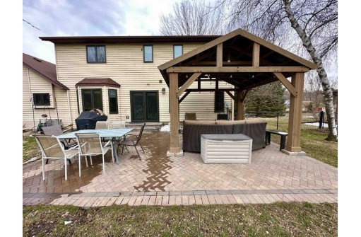 5104 Valley Dr, McFarland, WI 53558