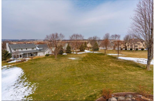 910 Lexington Way, Waunakee, WI 53597