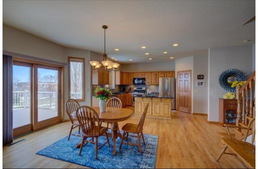 910 Lexington Way, Waunakee, WI 53597