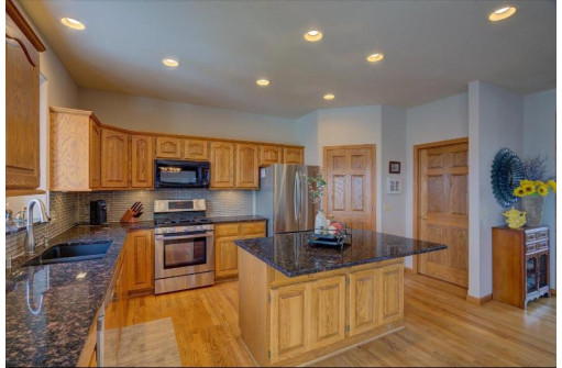 910 Lexington Way, Waunakee, WI 53597