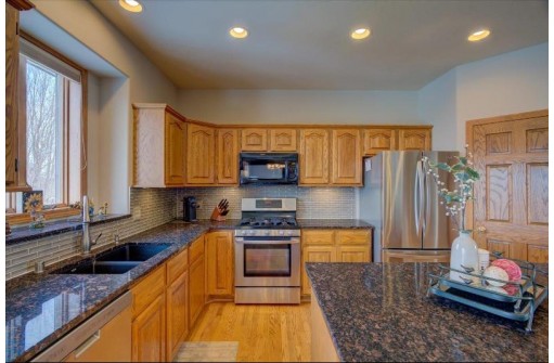 910 Lexington Way, Waunakee, WI 53597