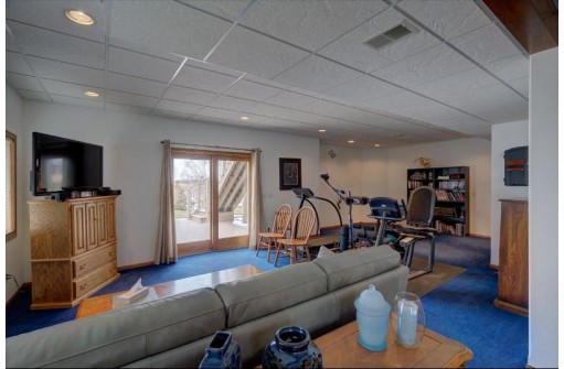 910 Lexington Way, Waunakee, WI 53597