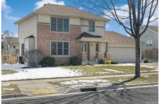 2868 Crinkle Root Dr, Fitchburg, WI 53711