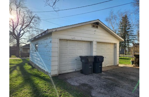 121 N Cleveland St, Poynette, WI 53955