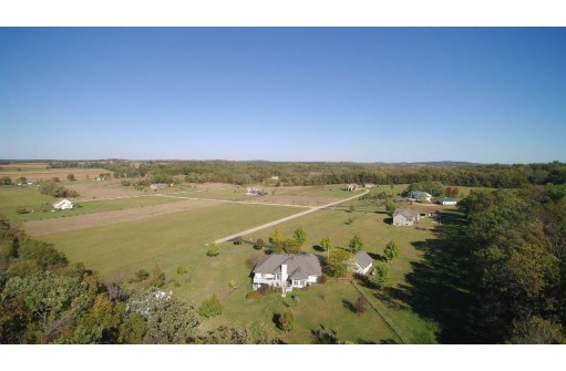 W3369 Buffalo Hills Road, Pardeeville, WI 53954