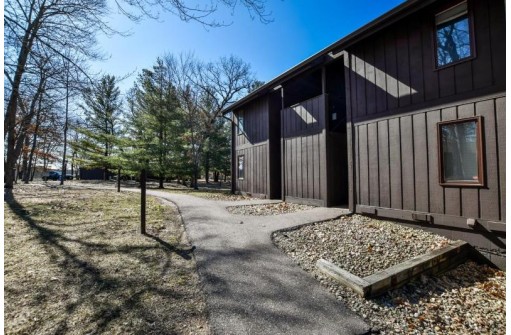 4 Elm Tr, Wisconsin Dells, WI 53965