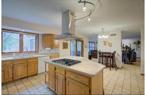 17 Sauk Creek Circle, Madison, WI 53717-1829