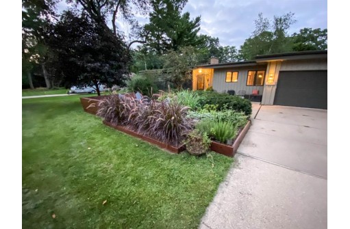 5410 Whitcomb Dr, Madison, WI 53711