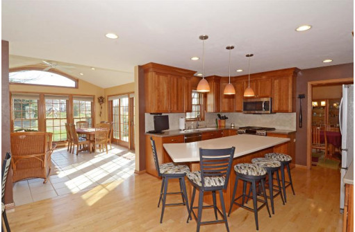 7517 Sawmill Rd, Madison, WI 53717