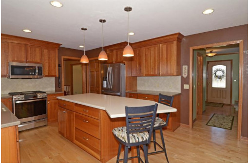 7517 Sawmill Rd, Madison, WI 53717