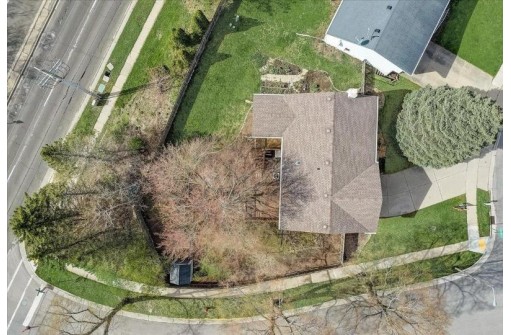 5601 Cedar Ridge Rd, Middleton, WI 53562