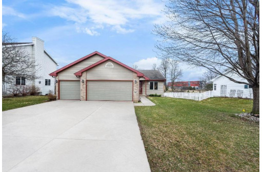 5467 Shale Rd, Fitchburg, WI 53711