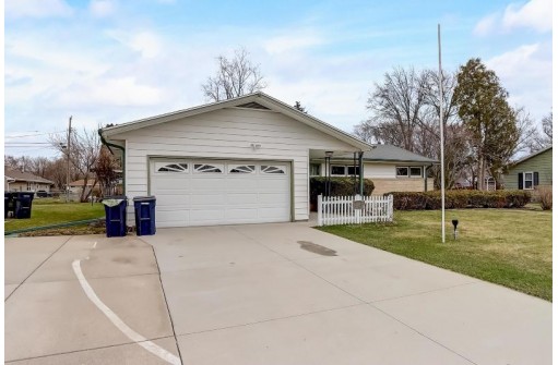 1424 Liberty Ln, Janesville, WI 53545