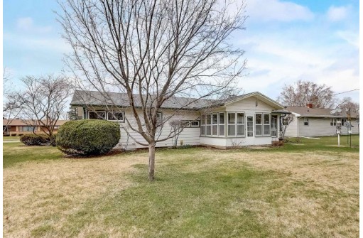 1424 Liberty Ln, Janesville, WI 53545