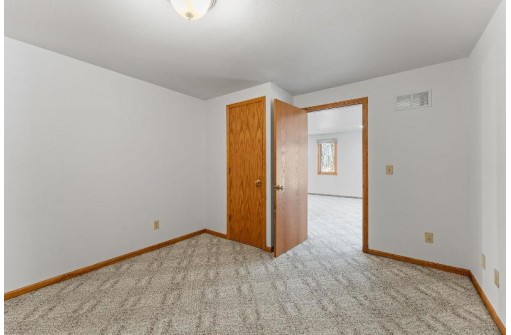 S5593 Glacier Drive, Baraboo, WI 53913