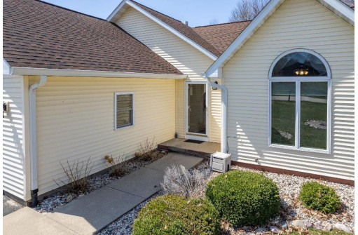 S5593 Glacier Drive, Baraboo, WI 53913