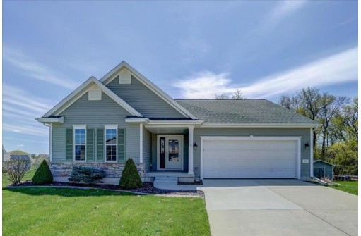 317 Heritage Square Drive, Deerfield, WI 53531