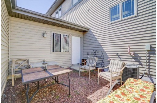 1537 Smithfield Dr, Sun Prairie, WI 53590