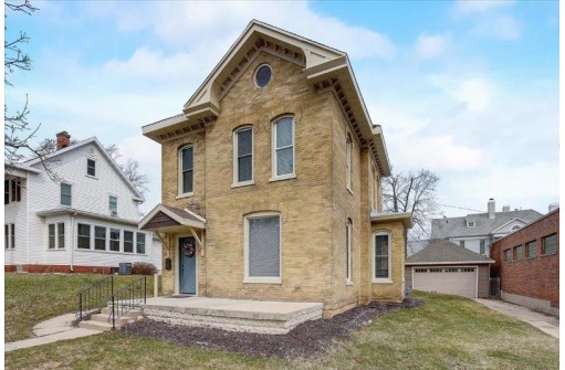 207 W Franklin St, Portage, WI 53901