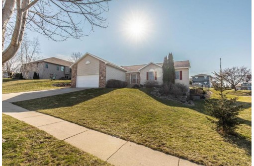 613 Lucky Trail, Mount Horeb, WI 53572