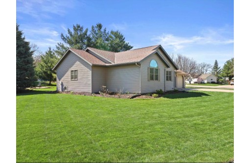 18 Lilac Lane, Edgerton, WI 53534-2400