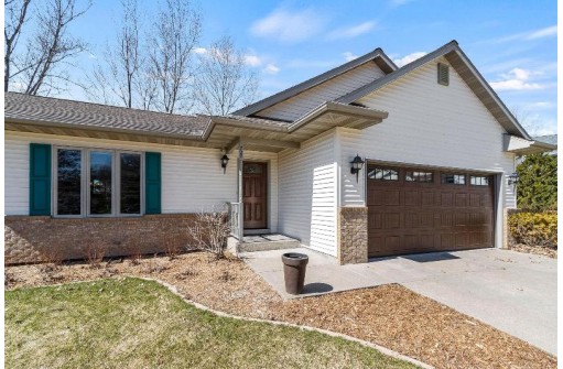 727 Eagle Cir, Lodi, WI 53555