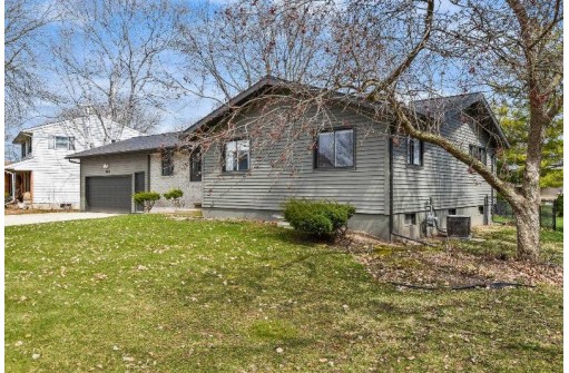 906 Menomonie Ln, Madison, WI 53704