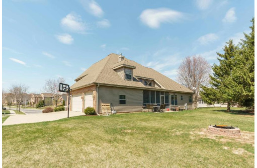 1017 Winding Way, Middleton, WI 53562