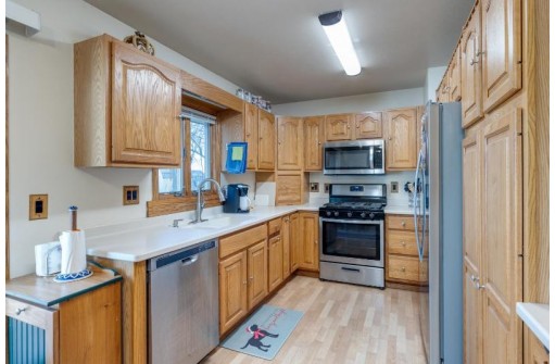 1015 W Sunset Dr, Milton, WI 53563