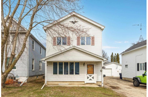 319 E Oak Street, Juneau, WI 53039