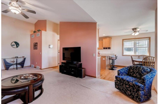 220 East Hill Pky 4, Madison, WI 53718