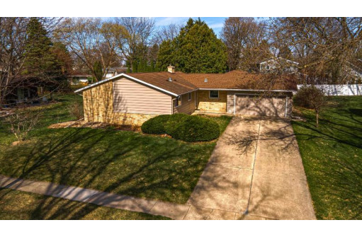 3110 Nightingale Lane, Middleton, WI 53562