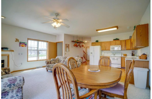 573 Kelvington Dr 1, Sun Prairie, WI 53590