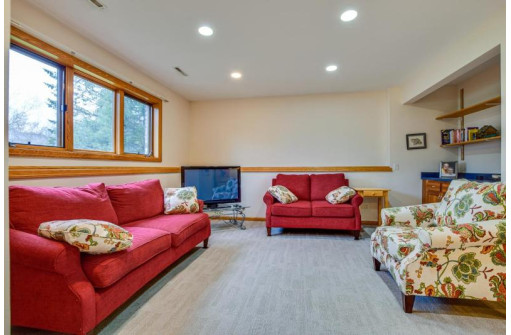 W9209 Forested Rd, Cambridge, WI 53523