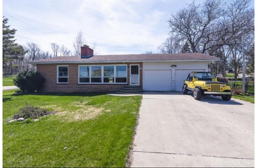 3303 Quam Dr, Stoughton, WI 53589