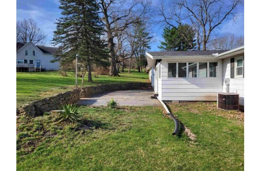 122 Hillside Circle, New Glarus, WI 53574