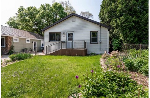 1949 Schlimgen Avenue, Madison, WI 53704