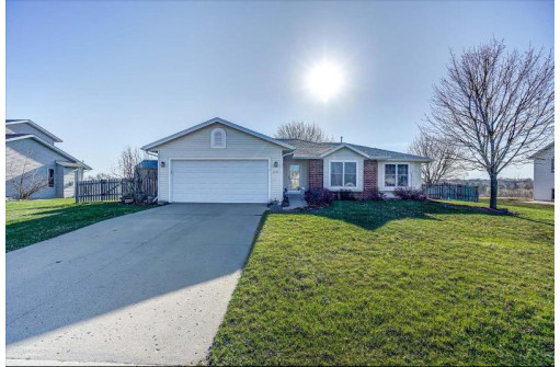 1357 Broadway Dr, Sun Prairie, WI 53590